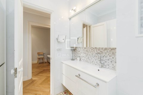 Apartamento de 2 dormitorios en venta en Barcelona, Cataluña, Spain № 4035 - foto 18