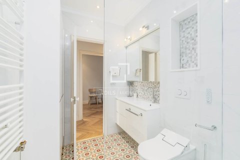 Apartamento de 2 dormitorios en venta en Barcelona, Cataluña, Spain № 4035 - foto 17