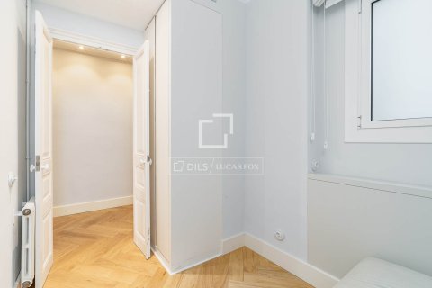Apartamento de 2 dormitorios en venta en Barcelona, Cataluña, Spain № 4035 - foto 22