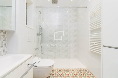 Apartamento de 2 dormitorios en venta en Barcelona, Cataluña, Spain № 4035 - foto 15