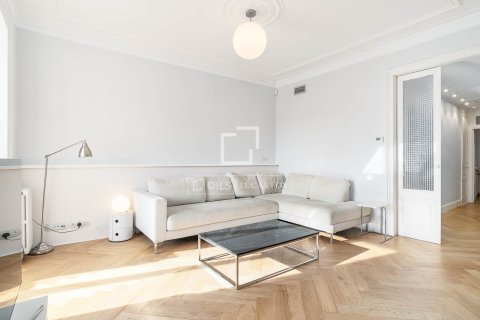 Apartamento de 2 dormitorios en venta en Barcelona, Cataluña, Spain № 4035 - foto 4