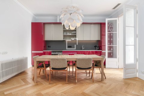 Apartamento de 2 dormitorios en venta en Barcelona, Cataluña, Spain № 4035 - foto 2