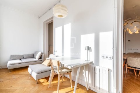Apartamento de 2 dormitorios en venta en Barcelona, Cataluña, Spain № 4035 - foto 3