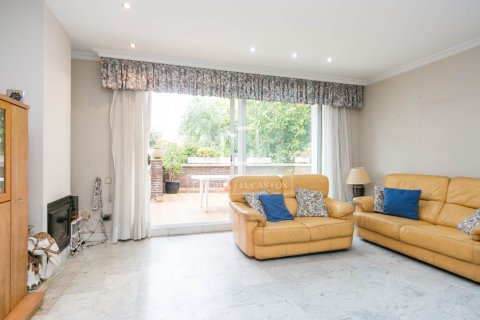 Villa de 4 dormitorios en venta en Castelldefels, Barcelona, Cataluña, Spain № 4034 - foto 7