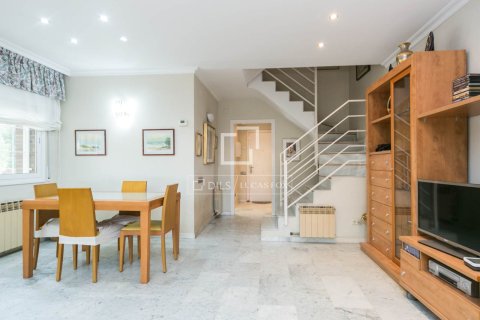 Villa de 4 dormitorios en venta en Castelldefels, Barcelona, Cataluña, Spain № 4034