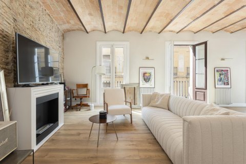 Apartamento de 2 dormitorios en venta en Barcelona, Cataluña, Spain № 1798 - foto 2