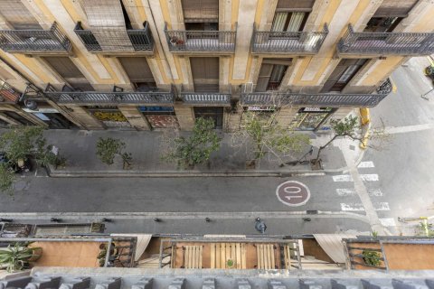 Apartamento de 2 dormitorios en venta en Barcelona, Cataluña, Spain № 1798 - foto 23