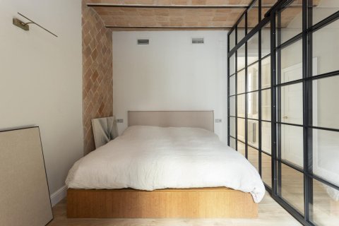 Apartamento de 2 dormitorios en venta en Barcelona, Cataluña, Spain № 1798 - foto 14