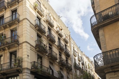 Apartamento de 2 dormitorios en venta en Barcelona, Cataluña, Spain № 1798 - foto 20
