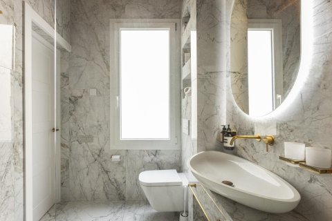 Apartamento de 2 dormitorios en venta en Barcelona, Cataluña, Spain № 1798 - foto 19