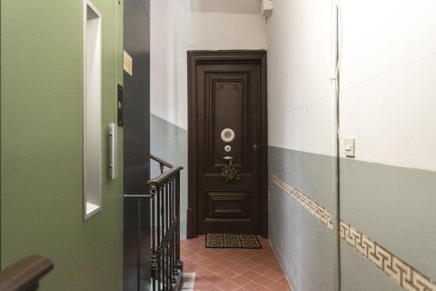 Apartamento de 2 dormitorios en venta en Barcelona, Cataluña, Spain № 1798 - foto 24