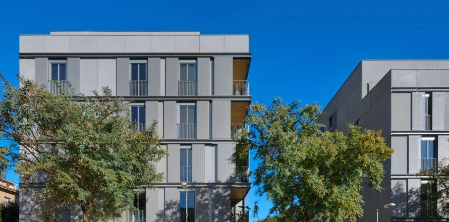 Apartamento de 4 dormitorios en venta en Barcelona, Cataluña, Spain № 1800