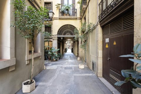 Apartamento de 2 dormitorios en venta en Barcelona, Cataluña, Spain № 1795 - foto 22