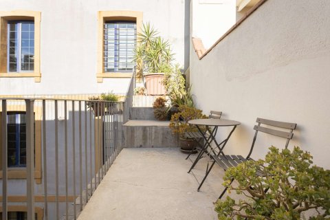 Apartamento de 2 dormitorios en venta en Barcelona, Cataluña, Spain № 1795 - foto 2