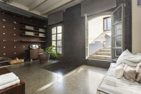 Apartamento de 2 dormitorios en venta en Barcelona, Cataluña, Spain № 1795 - foto 19