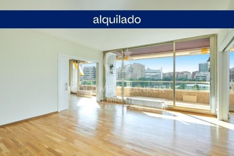 Apartamento de 5 dormitorios en alquiler en Barcelona, Cataluña, Spain № 6104
