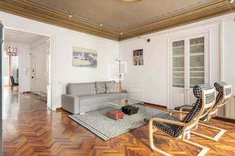 Apartamento de 5 dormitorios en venta en Barcelona, Cataluña, Spain № 6609 - foto 3