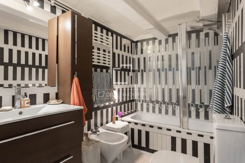 Apartamento de 5 dormitorios en venta en Barcelona, Cataluña, Spain № 6609 - foto 17