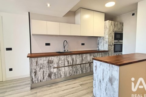 Apartamento de 4 dormitorios en venta en Vilanova i la Geltrú, Barcelona, Cataluña, Spain № 7423 - foto 29