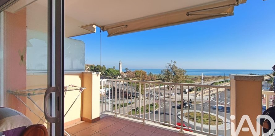 Apartamento de 4 dormitorios en venta en Vilanova i la Geltrú, Barcelona, Cataluña, Spain № 7423