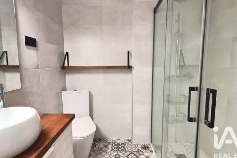Apartamento de 4 dormitorios en venta en Vilanova i la Geltrú, Barcelona, Cataluña, Spain № 7423 - foto 19
