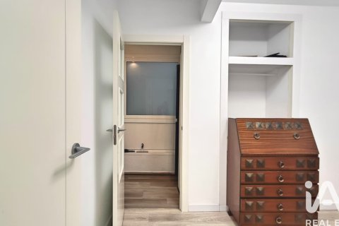 Apartamento de 4 dormitorios en venta en Vilanova i la Geltrú, Barcelona, Cataluña, Spain № 7423 - foto 11