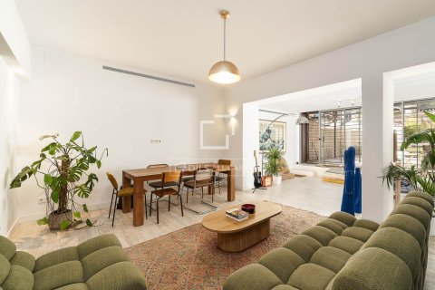 Apartamento de 3 dormitorios en venta en Barcelona, Cataluña, Spain № 3971