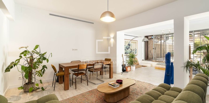 Apartamento de 3 dormitorios en venta en Barcelona, Cataluña, Spain № 3971