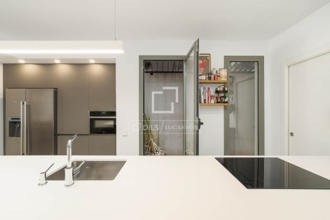 Apartamento de 3 dormitorios en venta en Barcelona, Cataluña, Spain № 3971 - foto 15