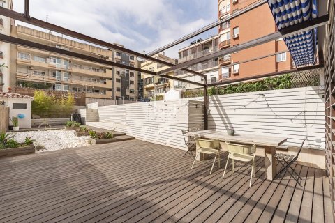 Apartamento de 3 dormitorios en venta en Barcelona, Cataluña, Spain № 3971 - foto 2