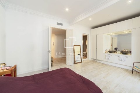 Apartamento de 3 dormitorios en venta en Barcelona, Cataluña, Spain № 3971 - foto 28
