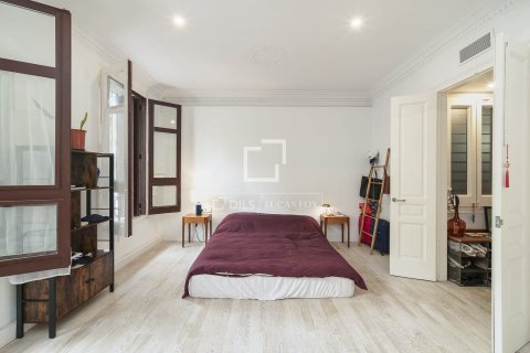 Apartamento de 3 dormitorios en venta en Barcelona, Cataluña, Spain № 3971 - foto 29