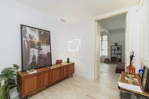 Apartamento de 3 dormitorios en venta en Barcelona, Cataluña, Spain № 3971 - foto 26