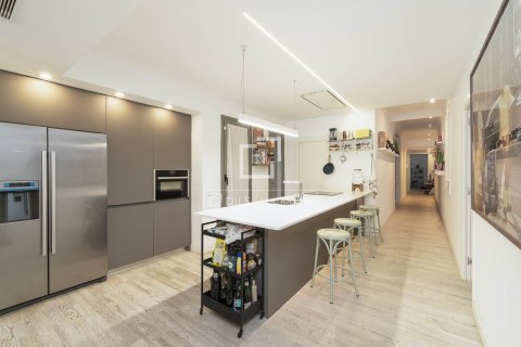 Apartamento de 3 dormitorios en venta en Barcelona, Cataluña, Spain № 3971 - foto 12