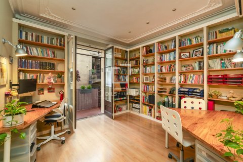 Apartamento de 3 dormitorios en venta en Barcelona, Cataluña, Spain № 3972 - foto 26
