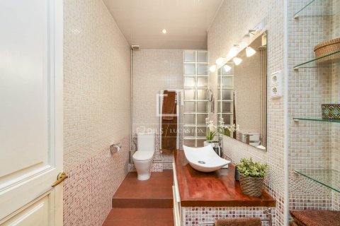 Apartamento de 3 dormitorios en venta en Barcelona, Cataluña, Spain № 3972 - foto 18