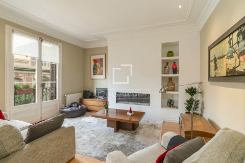 Apartamento de 3 dormitorios en venta en Barcelona, Cataluña, Spain № 3972