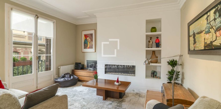 Apartamento de 3 dormitorios en venta en Barcelona, Cataluña, Spain № 3972