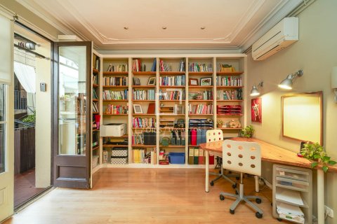 Apartamento de 3 dormitorios en venta en Barcelona, Cataluña, Spain № 3972 - foto 28