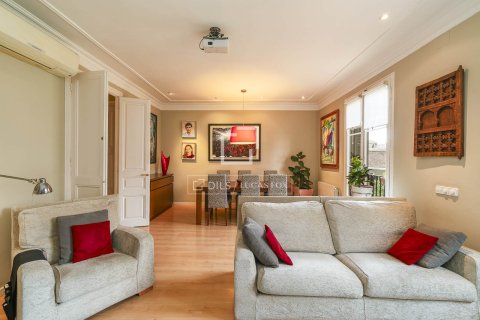 Apartamento de 3 dormitorios en venta en Barcelona, Cataluña, Spain № 3972 - foto 4