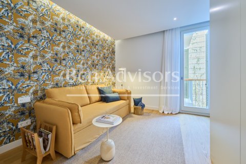 Apartamento de 4 dormitorios en venta en Barcelona, Cataluña, Spain № 2851 - foto 29