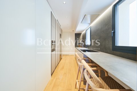 Apartamento de 4 dormitorios en venta en Barcelona, Cataluña, Spain № 2851 - foto 5