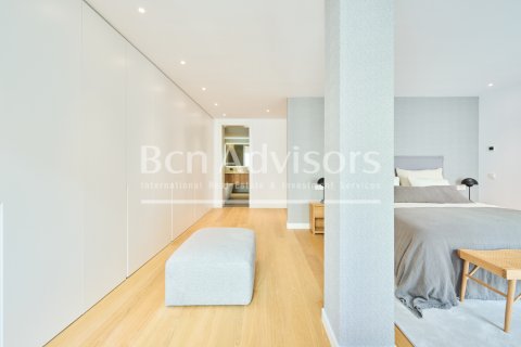 Apartamento de 4 dormitorios en venta en Barcelona, Cataluña, Spain № 2851 - foto 19