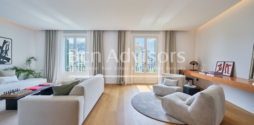 Apartamento de 4 dormitorios en venta en Barcelona, Cataluña, Spain № 2851