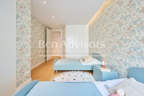 Apartamento de 4 dormitorios en venta en Barcelona, Cataluña, Spain № 2851 - foto 26