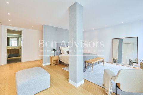 Apartamento de 4 dormitorios en venta en Barcelona, Cataluña, Spain № 2851 - foto 20