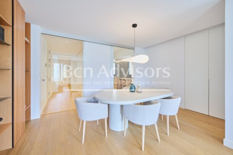 Apartamento de 4 dormitorios en venta en Barcelona, Cataluña, Spain № 2851 - foto 3