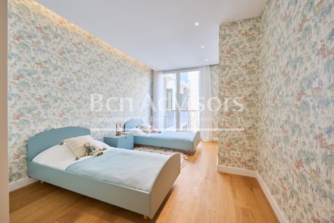 Apartamento de 4 dormitorios en venta en Barcelona, Cataluña, Spain № 2851 - foto 24