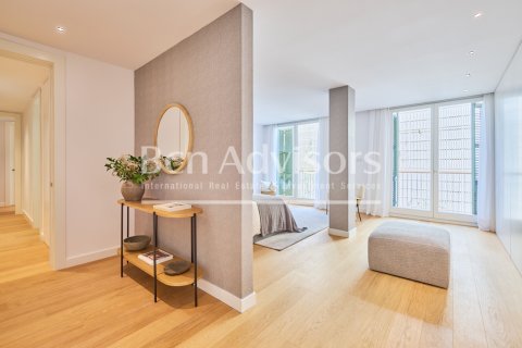 Apartamento de 4 dormitorios en venta en Barcelona, Cataluña, Spain № 2851 - foto 14
