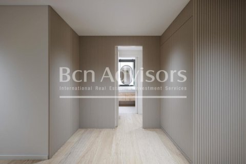 Apartamento de 4 dormitorios en venta en Barcelona, Cataluña, Spain № 2856 - foto 7